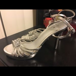 Apt. 9 Silver Heels size 6.5