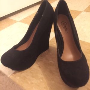 black wedges