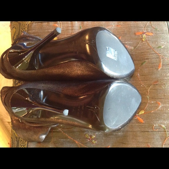 RARE ! SALE  HOST PICK ❤️❤️Giuseppe Zanotti !!  tie bootie - Picture 3 of 3