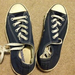 Navy converse - excellent condition