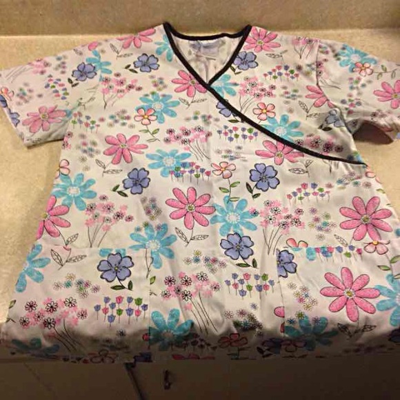 Scrub top M