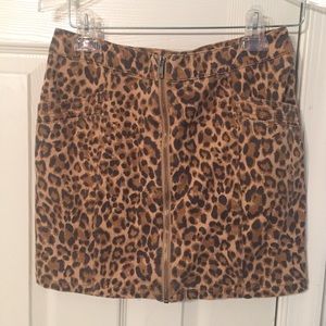 Divided Zip Front Leopard Print Skirt
