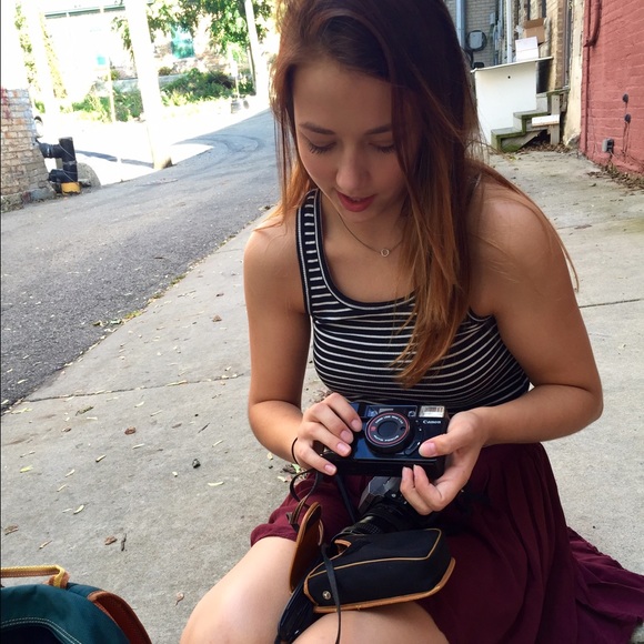 Meet your seller, Olivia! - Picture 2 of 4