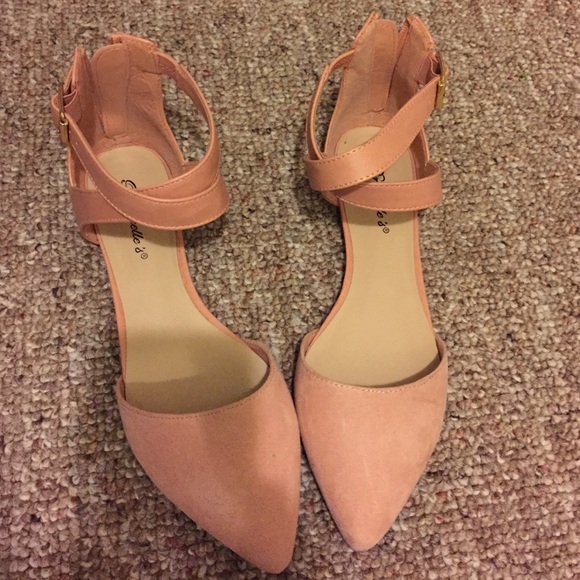 Flat rose color shoe