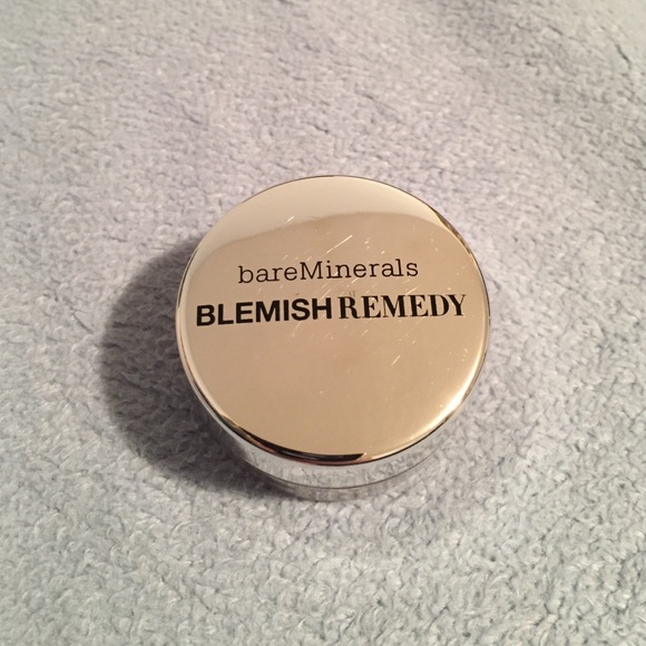 bareMinerals Blemish Remedy - "Clearly Pearl"