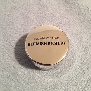 bareMinerals Blemish Remedy - "Clearly Pearl"