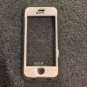 iPhone 5s nüde life proof case.