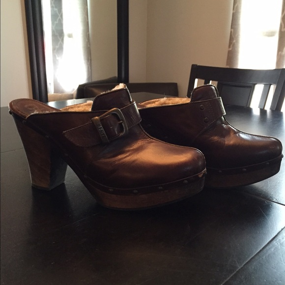 FRYE Clogs size 9.5. Dark brown.