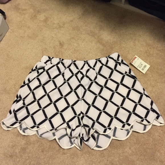 NEW w/ tag Scalloped shorts