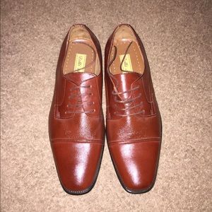 Men's dress shoes. Color brown. BRAND NEW.
