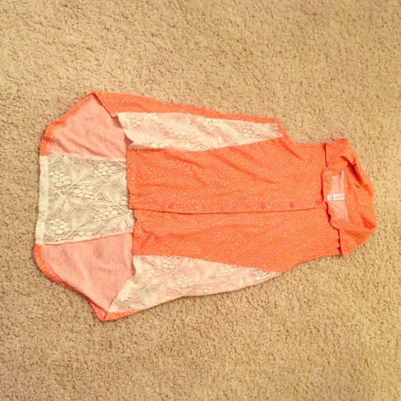 Orange shirt with a collar polkadots buttons.