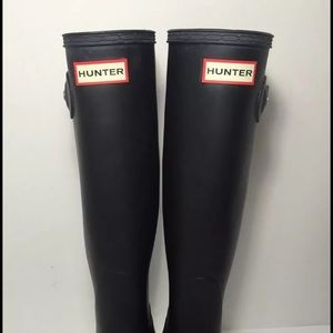 Authentic hunter black boots size 7