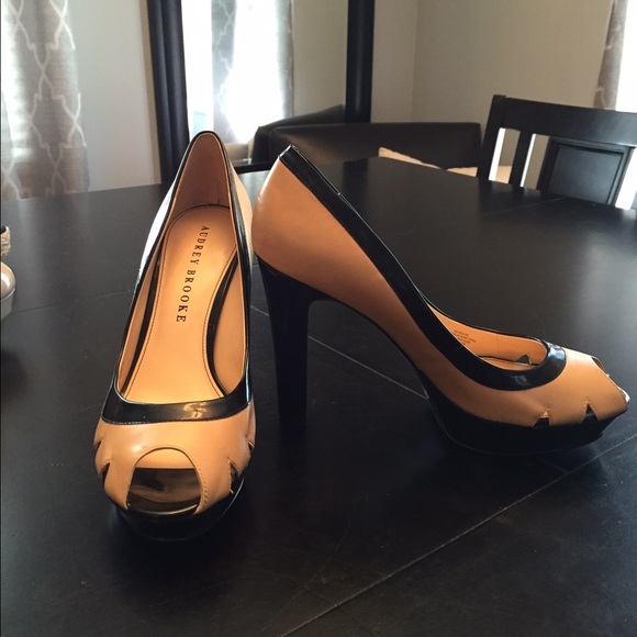 Size 10. Audrey Brook Nude Heals.