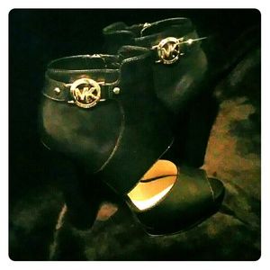 SALE!!!***NEVER WORN Michael Kors Bootie!!