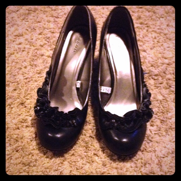 Cute black heels! Size 9