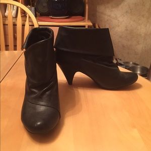 Black Heeled Ankle Boots!