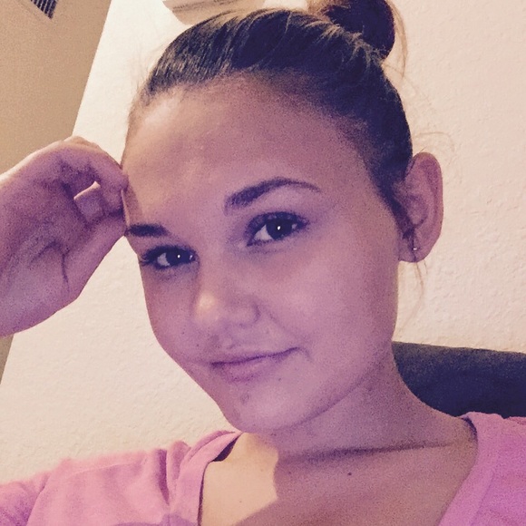 Hi everyone I'm Dani ☺️ - Picture 1 of 1