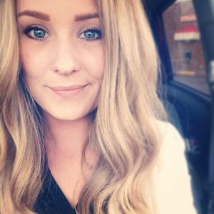 Meet your Posher, Elizabeth