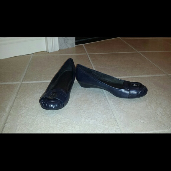 Life Stride Navy Flats