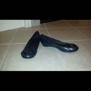 Life Stride Navy Flats