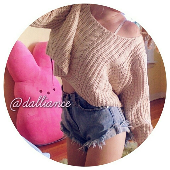❌ SOLD ❌ UNIF Sought Crop Sweater NWT - Picture 2 of 2
