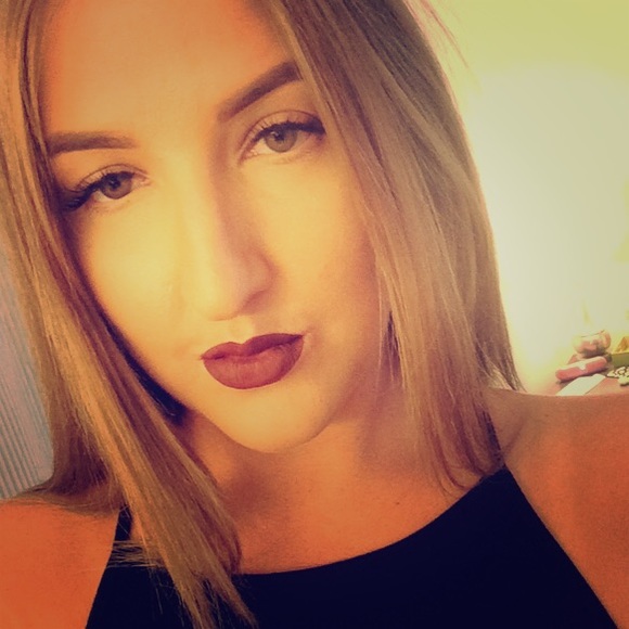 Meet your Posher, Cara - Picture 1 of 1