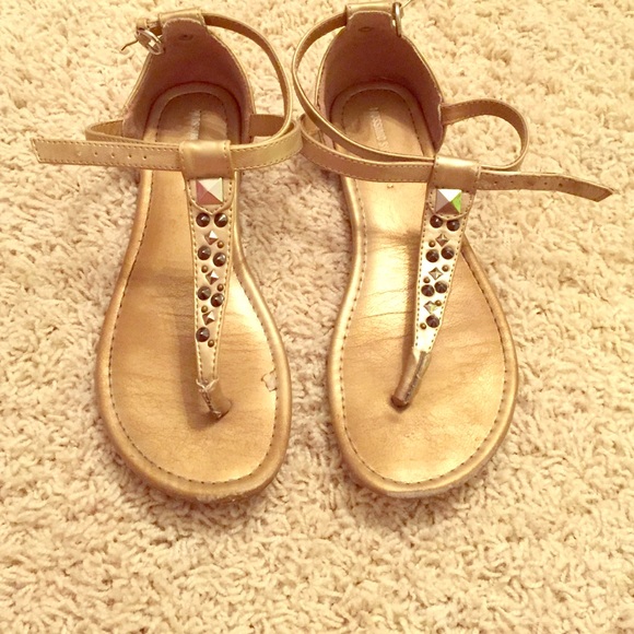 Cute gold shoes with jewels!