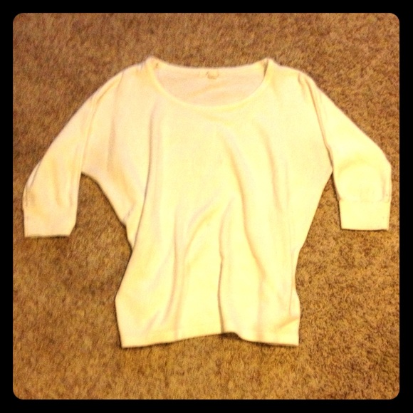 Pretty white sweater! So soft