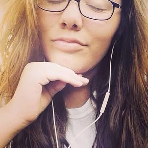 Meet your Posher, Elisa