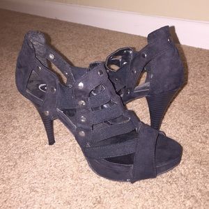 Black scrappy heels