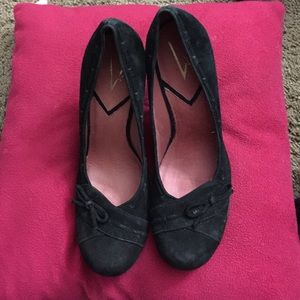 Vince camuto suede stacked heels pumps. Size 6