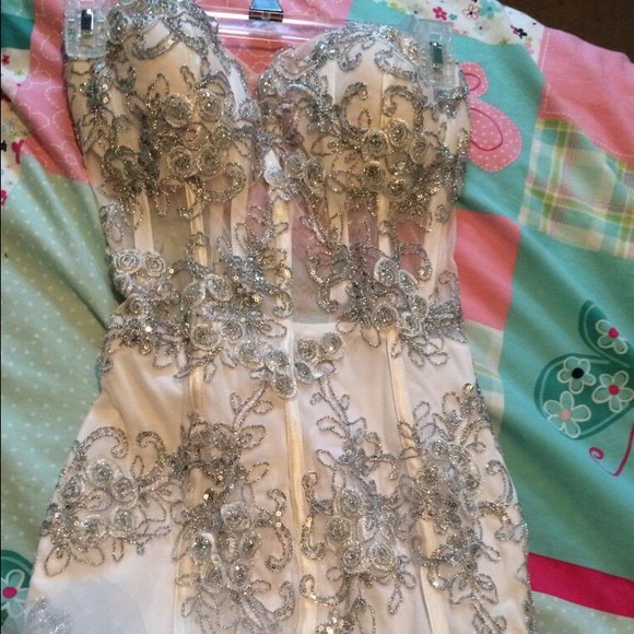 Gown - Picture 2 of 3