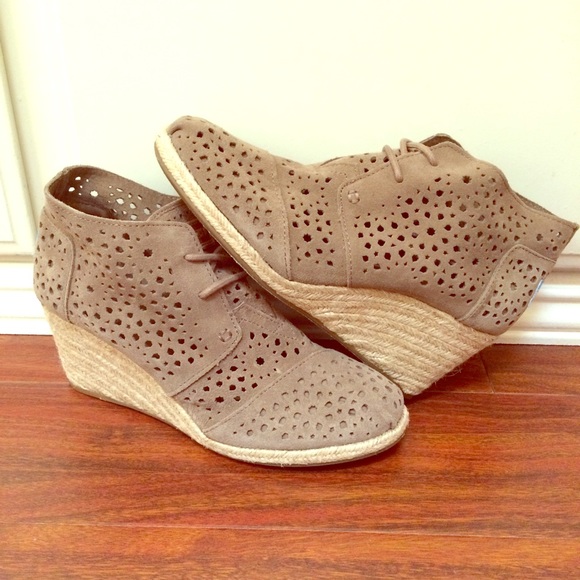 TOMS Shoes - TOMS Desert Wedge w/Moroccan Cutouts-Taupe, 8