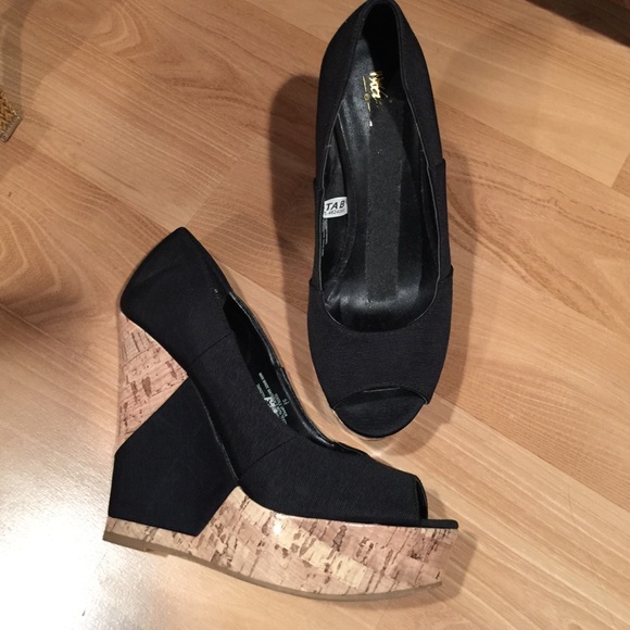 Mossimo Supply Co. Shoes - 🌴Mossimo wedges🌴