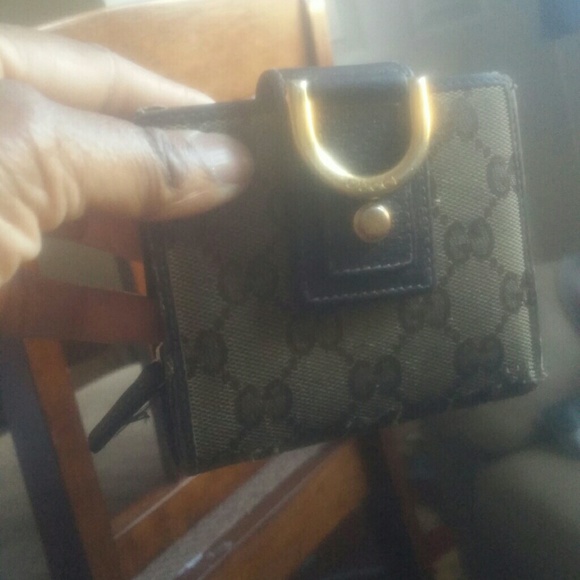 Gucci wallet, fair shape authentic