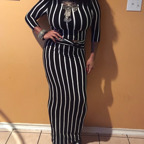 Two piece black n white stripe skirt set!