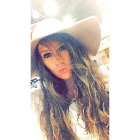 Meet your seller! Andi🌸 - Picture 2 of 4