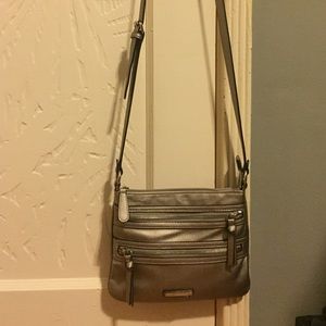 Nine West Silver Crossbody Purse! 👌🏼💖