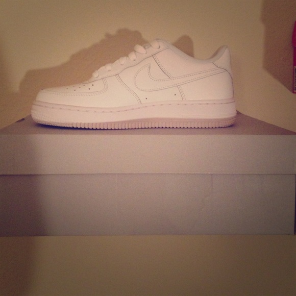 Nike Air Forces - Picture 1 of 3