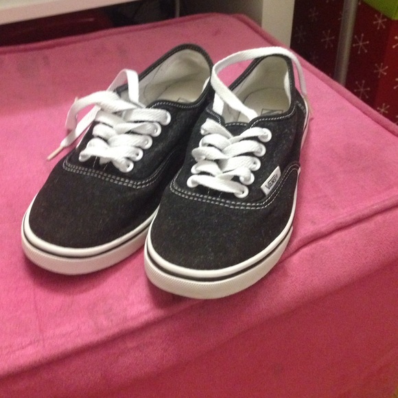 Vans - Picture 1 of 1