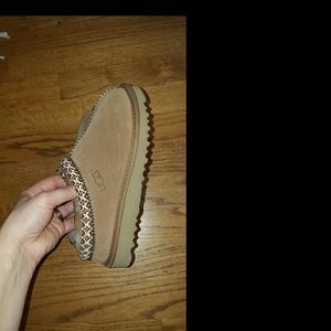 Ugg kids slipers size 1.