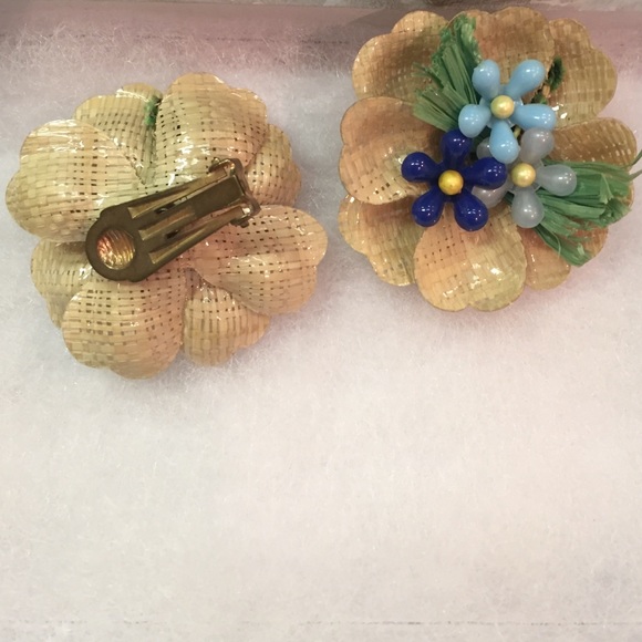 Vintage clip on floral airings - Picture 2 of 3