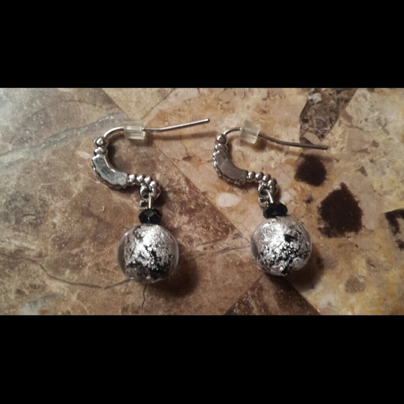 Silver pearl earing
