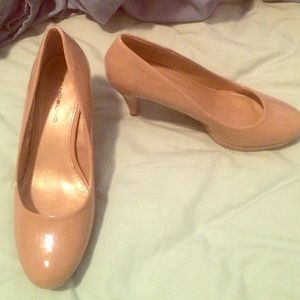 Nude pumps