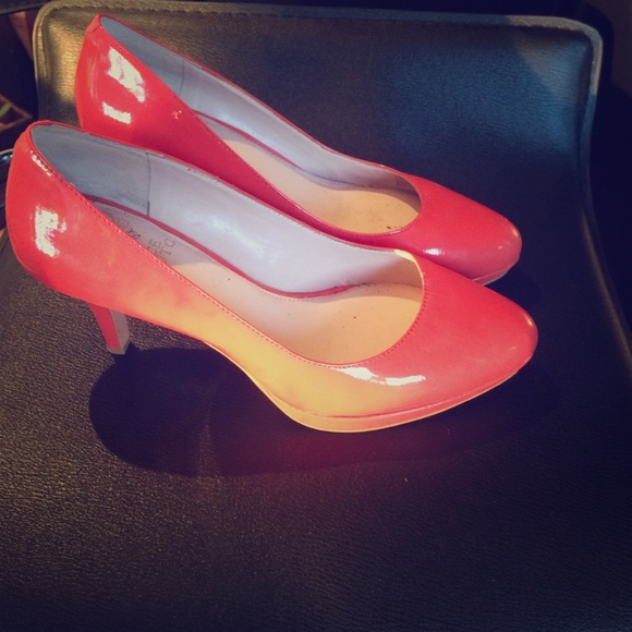 Vince camuto size 7 pumps