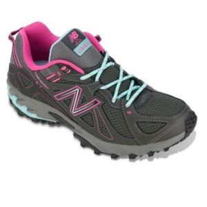 New balance trail and off road sneaker