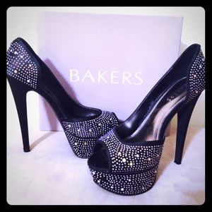 Glamorous beauty! Rock these sexy stilettos!💋💋💋