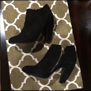 Steve Madden black suede booties size 8.5