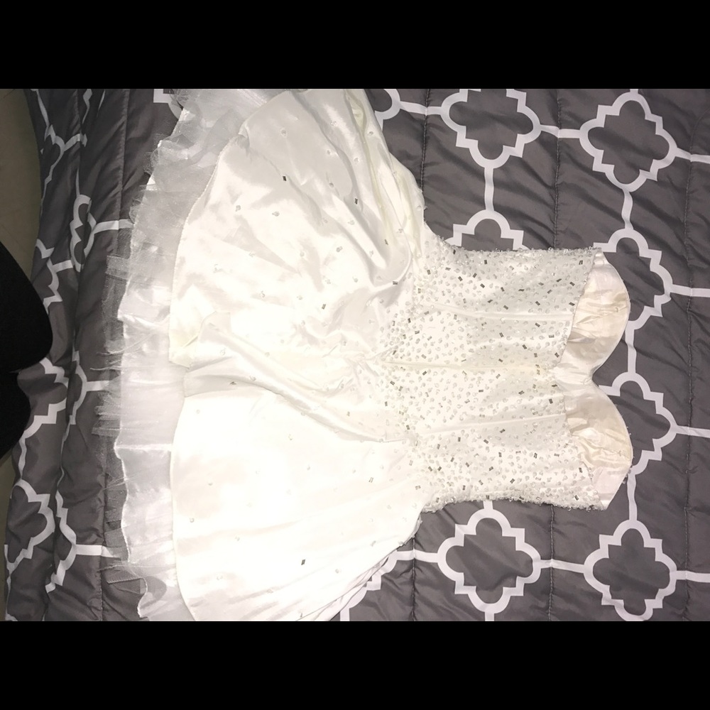 White beaded homecoming dress - Picture 2 of 8