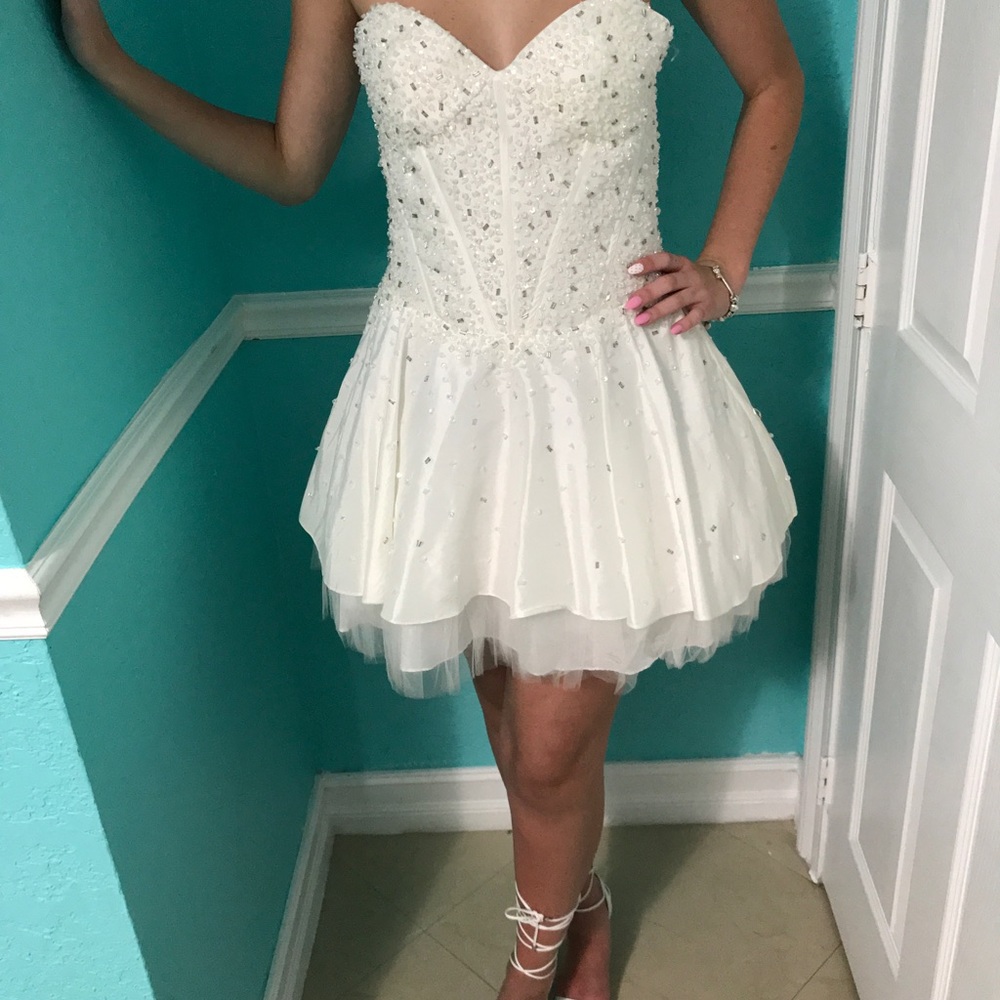 White beaded homecoming dress - Picture 4 of 8